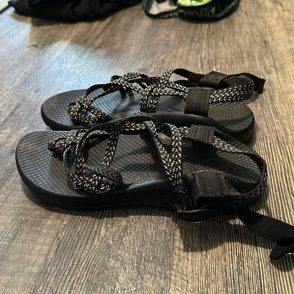 chacos black and white